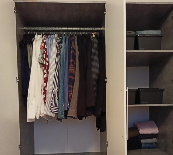 Wardrobe organizing in Luxembourg: how we fit a full wardrobe into a small closet with smart decluttering and clever vertical storage. A real before & after.